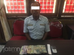 Nyambi Ngecer Judi Online, Dua Petugas Honorer Dishub Diciduk Polisi