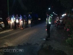 Gara-Gara Anjing Lewat, Teman Boncengan Tewas Tertabrak Mobil