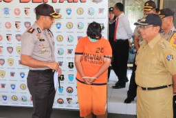 Ironis, Ibu Rumah Tangga Jajakan Anak Kandung Demi Kebutuhan Hidup