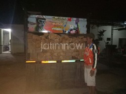 Polisi Tangkap Truk Muatan 97 Batang Kayu Jati Olahan