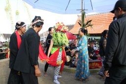 Pulang Kampung di Banyuwangi, Menteri Pariwisata Nikmati Tari Seblang