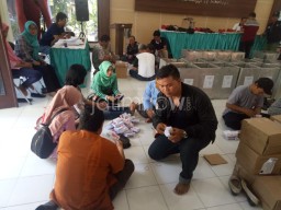 KPU Distribusikan 2 Juta Surat Suara di Kota Surabaya