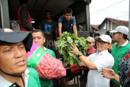 Bupati Anas Apresiasi Bantuan dan Relawan Banjir Bandang di Banyuwangi