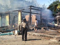 Ditinggal Antar Anak, Rumah Sukamto Habis Terbakar Api