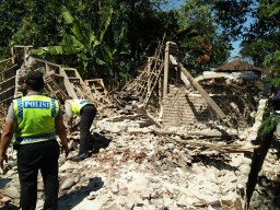 Diterpa Angin Kencang, Satu Rumah Warga di Ponorogo Roboh