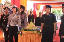 Rayakan HUT Bhayangkara, Polres Pacitan Doakan Tumpeng di Gunung Limo
