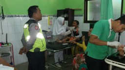 Tak Waspada saat Belok, Dua Motor Serempetan di Ponorogo