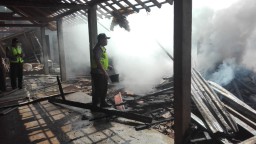 Tiga Kios di Pasar Blumbang Ponorogo Ludes Terbakar