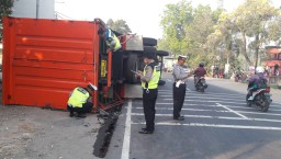 Truk Elpiji Tabrak Fuso di Madiun, 1 Orang Tewas