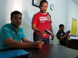 Warga Jember Temukan Pistol Tentara Jerman saat Perbaiki Rumah