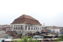 Sensasi Berkunjung di Gedung 'Hantu' Kupang Surabaya