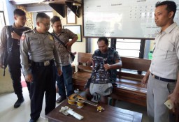 Nekat Ngamen di Sekitar Mapolres, Warga Papua Diamankan di Ponorogo
