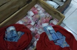 Komplotan Pengedar Upal Dollar Amerika Modus Ritual Diringkus Polisi