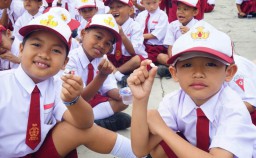 Cegah Cacingan, Siswa SD di Banyuwangi Diajak Minum Obat Bersama