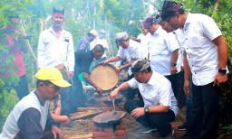 Festival Ngunduh Kopi, Ajang Memerdekakan Petani dari Tengkulak