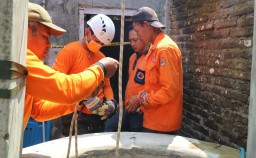 Tercebur Sumur Semalaman, Pria ini Dikira Sudah Tewas