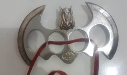 Berbekal Sajam Mirip Senjata Batman, Pemuda ini Berlagak Jagoan