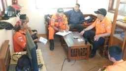 44 Orang Pendaki Ngotot Bertahan di Puncak Gunung Lawu yang Terbakar