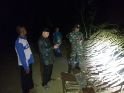 Rumah Reyot Nenek Kasiyem Roboh Disapu Angin