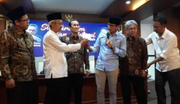 Kunjungi Muhammadiyah Jatim, Sandiaga Uno Diberi Duit Rp 7,7 Juta 