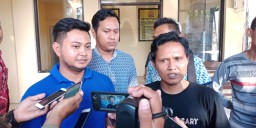 Berebut Penumpang, Driver Taksi Online vs Konvensional Adu Jotos 