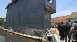 Pembangungan Rumah Berlantai 2 di Probolinggo Dihentikan Paksa