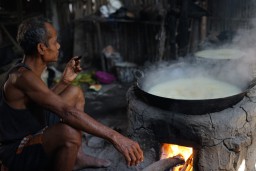 Legitnya Gula Kelapa Ditengah Kepunahan Generasi Sang Pembuat