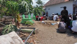 Ditinggal Belanja ke Warung, Anak ini Ditemukan Mengapung di Bak Mandi