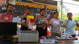 Polisi Trenggalek OTT 7 Orang di Puskesmas Pule