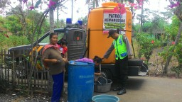Salurkan Bantuan Air Bersih, Polisi Modifikasi Mobil Patroli