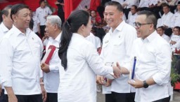Bupati Anas Terima Penghargaan Kemenpan-RB di Manado