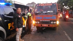 PMK Terlambat Datang, Rumah dan Toko Habis Terbakar