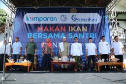 Video: Bu Susi Diserbu Santri Blokagung, Ditodong Tanda Tangan