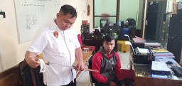 Sakit Hati Ibu Dilempari Uang, Adik Bacok Sang Kakak 