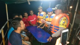 7 Korban Kapal Tenggelam Tiba di Pelabuhan Probolinggo 