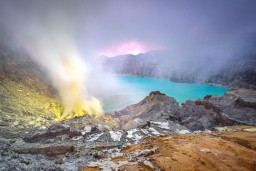 Kawah Ijen Kembali Dibuka, Pengunjung Dibatasi 50 Persen