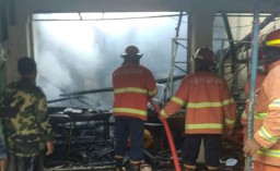 Diduga Korsleting Listrik, Warung Makan Ludes Terbakar
