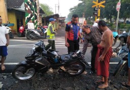 Motor Tertabrak KA Probowangi,  Pengendara Selamat