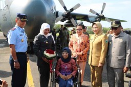 Keseruan Anak Berkebutuhan Khusus Naik Hercules Bareng Khofifah