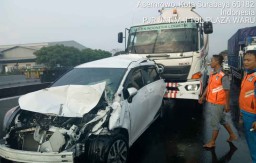 Tiga Kendaraan Terlibat Kecelakaan Karambol di Tol Dupak