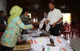 Bupati Ipong Keliling Ponorogo Pantau Pencoblosan Bareng OPD