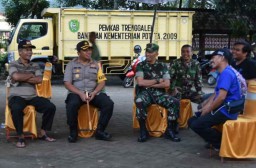 Polisi Bersenjata Kawal Rekapitulasi Surat Suara Pemilu di Trenggalek