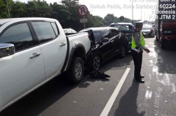 7 Mobil Kecelakaan Beruntun di Tol Satelit, Satu Orang Luka