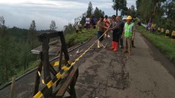 Longsor di Tosari, Jalan Utama ke Gunung Bromo Sempat Tertutup