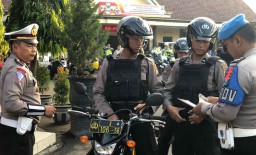 Kelengkapan Berkendara Polisi di Ponorogo Diperiksa