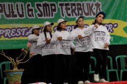 Foto: Prosesi Pelepasan Siswa SMP 01 Sepulu Bangkalan