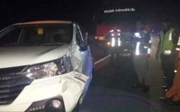 Seruduk Dump Truk di Tol Pasuruan, Daihatsu Xenia Ringsek