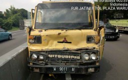 Tiga Kendaraan Terlibat Kecelakaan Beruntun di Tol Waru 