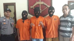 Dua Pemakai dan Seorang Pengedar Sabu di Surabaya Ditangkap