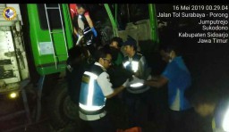 Truk Tabrak Pohon di Tol Sidoarjo, Sopir Diduga Alami Serangan Jantung